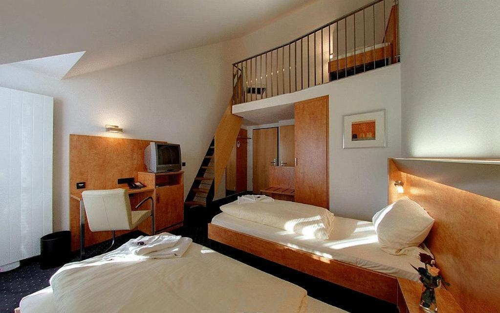 Hotel Gasthof Gross Бергкирхен Екстериор снимка